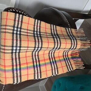 Burberry scarf classic